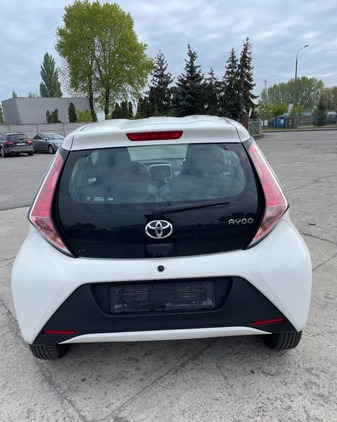 Toyota Aygo cena 9500 przebieg: 124000, rok produkcji 2015 z Gniezno małe 172